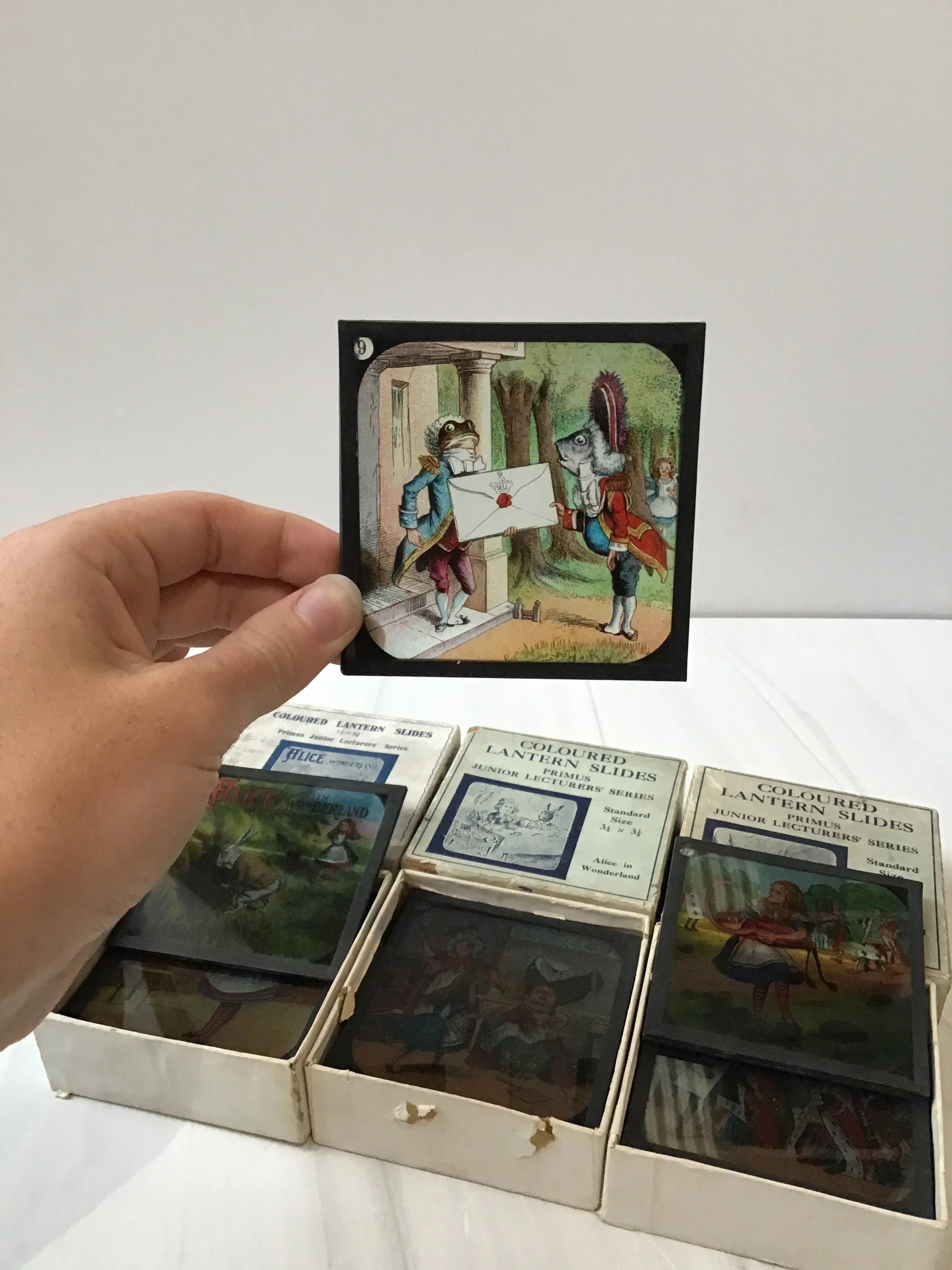 -Alice in Wonderland 24 box slide set*